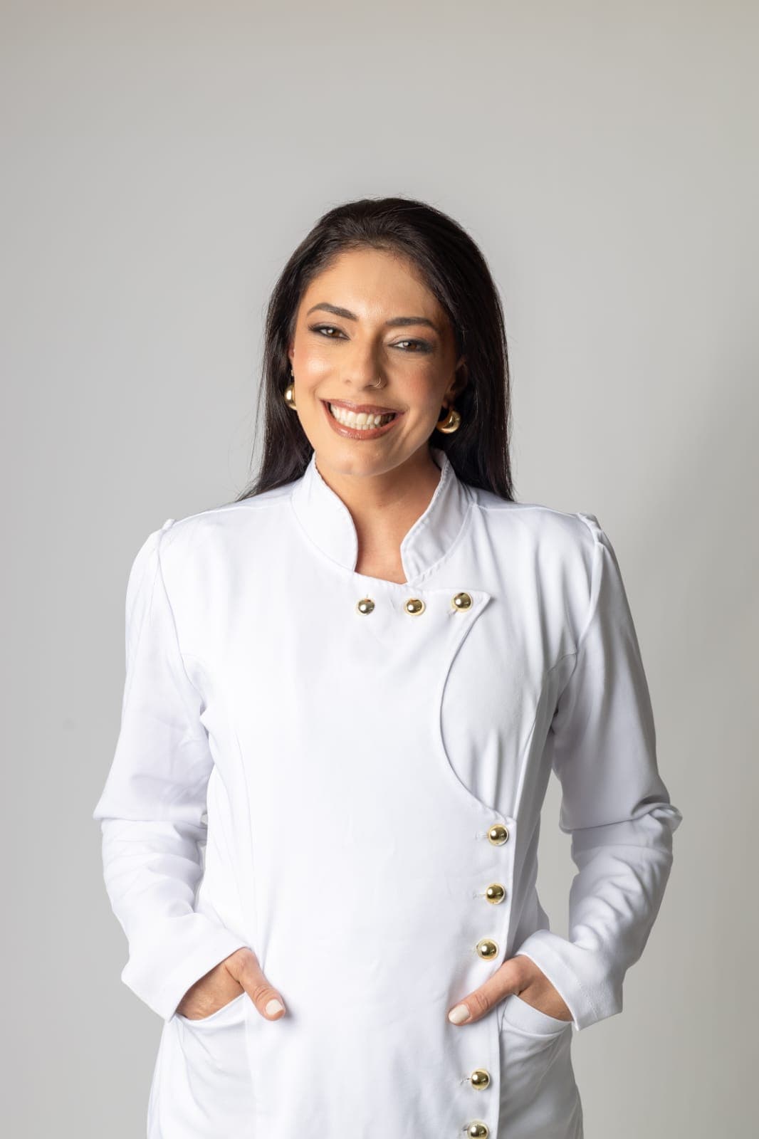 Dra. Mônica Souza, biomédica especialista em estética